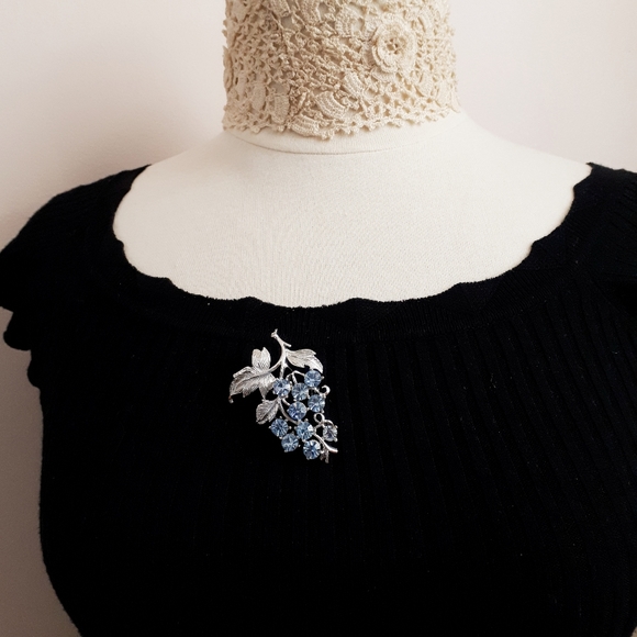 Vintage Lisner grape cluster pin brooch - Picture 8 of 10